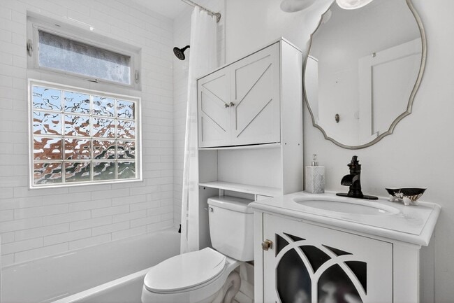 Building Photo - 412 El Prado