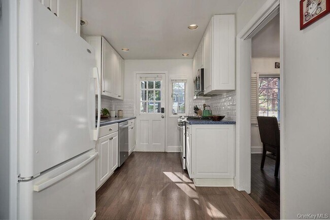 Building Photo - 4 Glenwolde Park