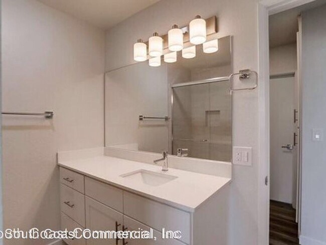 Building Photo - 3958-3966 Riviera Dr