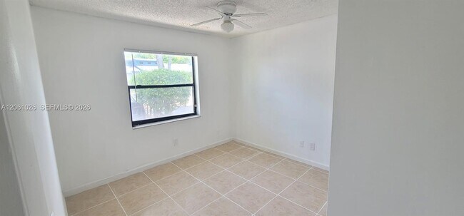 Building Photo - 6948 SW 36th Ct