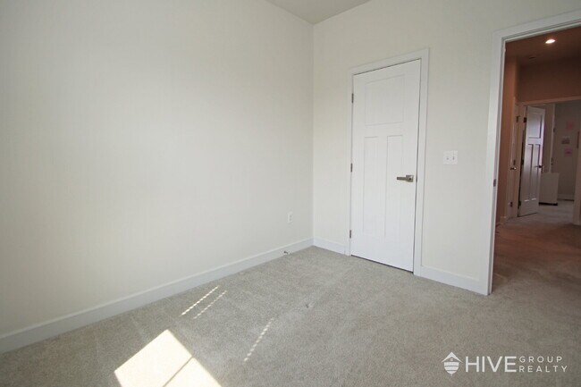 Building Photo - Spacious 4-Bed, 3.5-Bath with Garage!