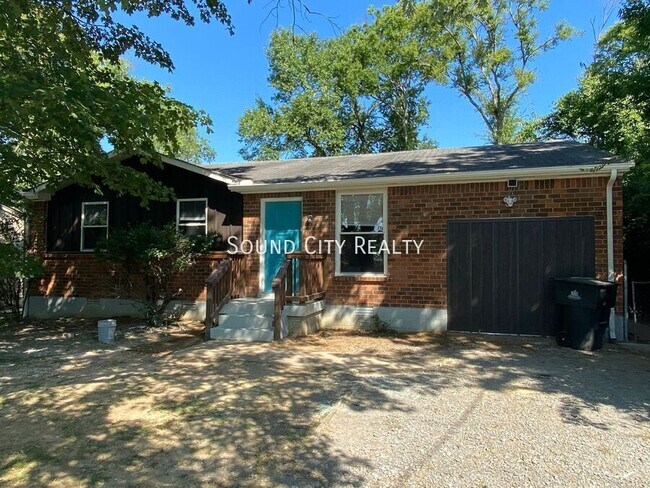 Building Photo - 3232 Hinkle Dr