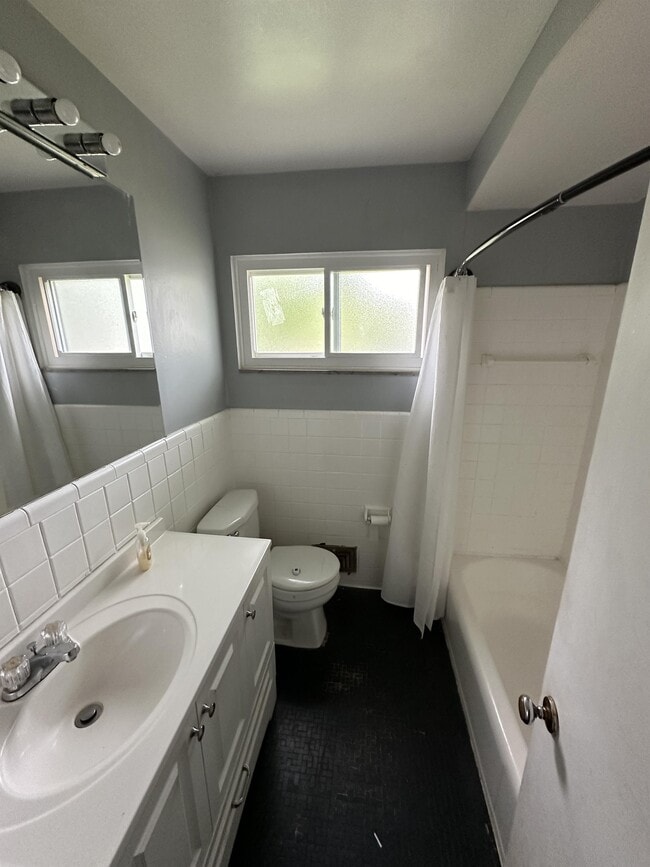 Building Photo - 23581 Loomis Ct