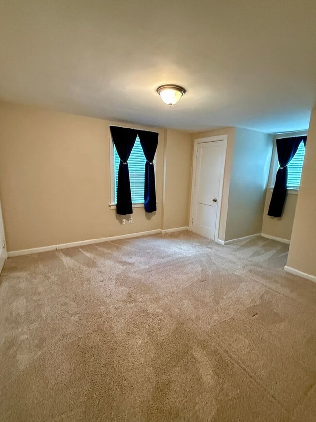 Building Photo - Available Now! 2-bed home in Ft. Thomas with lots to offer!