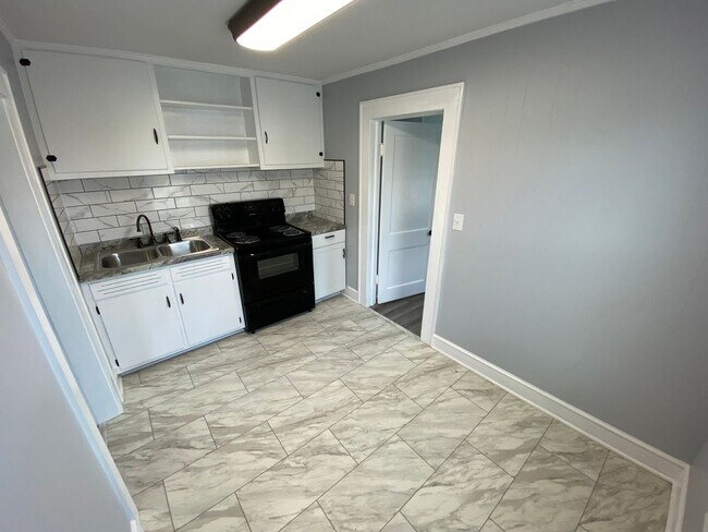 Building Photo - 426 S Beaumont Ave