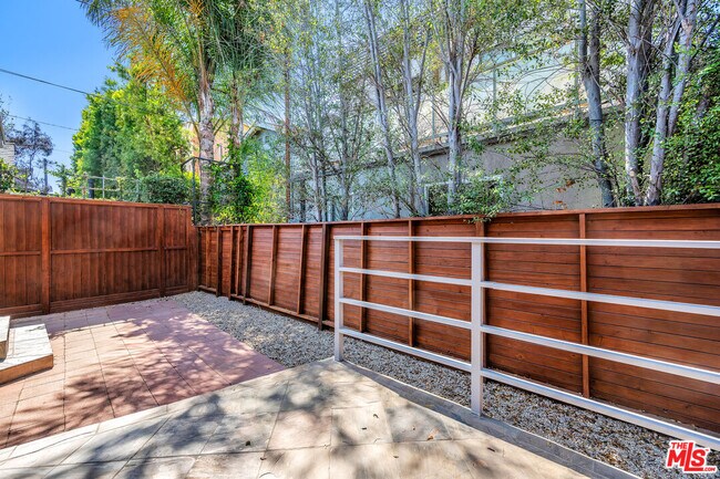 Building Photo - 825 San Miguel Ave