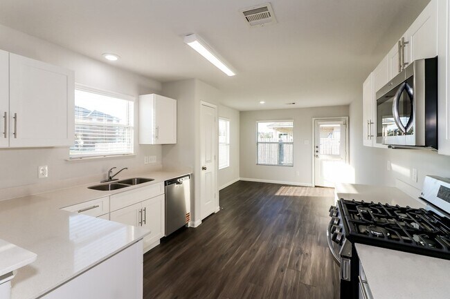 Building Photo - 2519 Montecito Ln