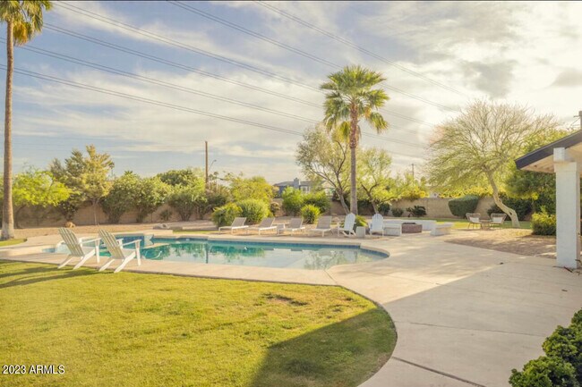 Building Photo - 6427 W Wethersfield Rd