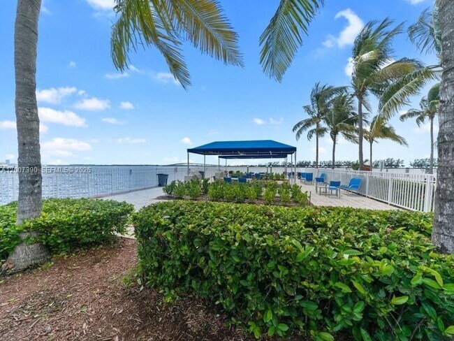 Building Photo - 2101 Brickell Ave