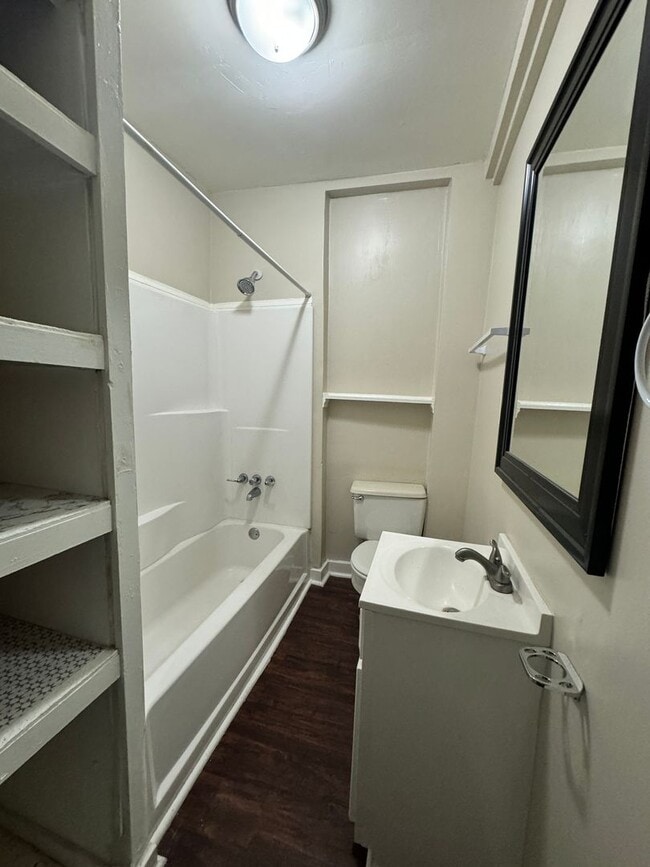 Building Photo - 2 Bedroom Home in Castlewood!