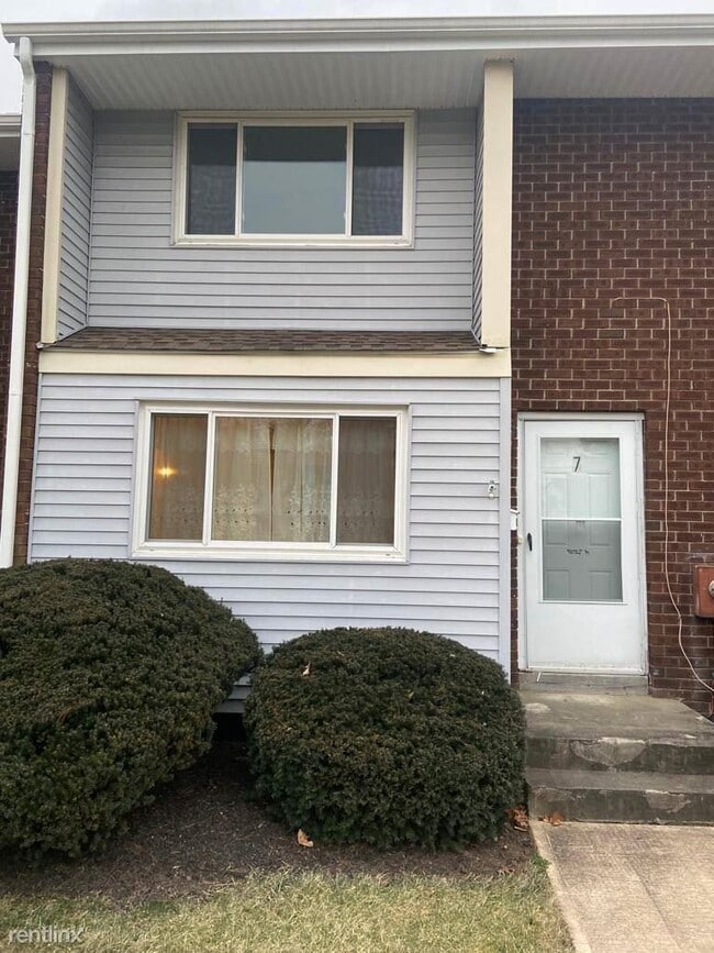 Primary Photo - 3 br, 2.5 bath House - B7 Lincoln Ln