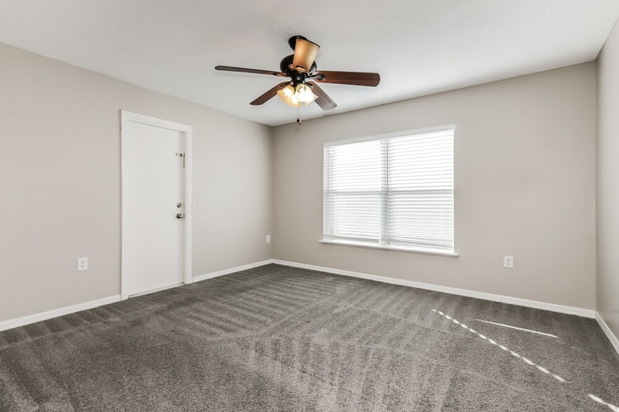 Building Photo - 8240 Settles Crk Lp