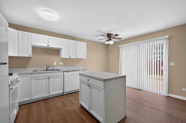 Building Photo - 1371 Andover Dr