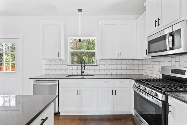 Building Photo - 319 Lamaloa Ln