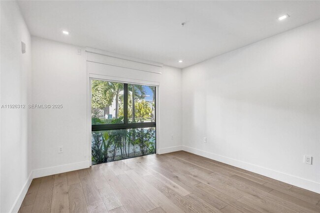 Building Photo - 200 Sunrise Dr