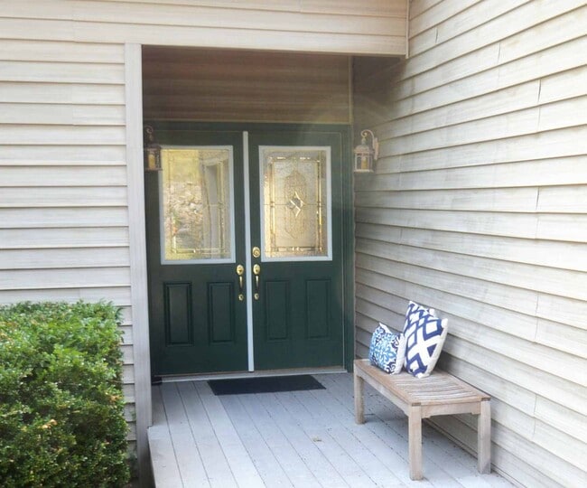 Building Photo - 4 Bedroom || 3 Bathroom home on Leesville Lake