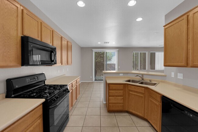 Building Photo - 9432 Santana Siesta Ave
