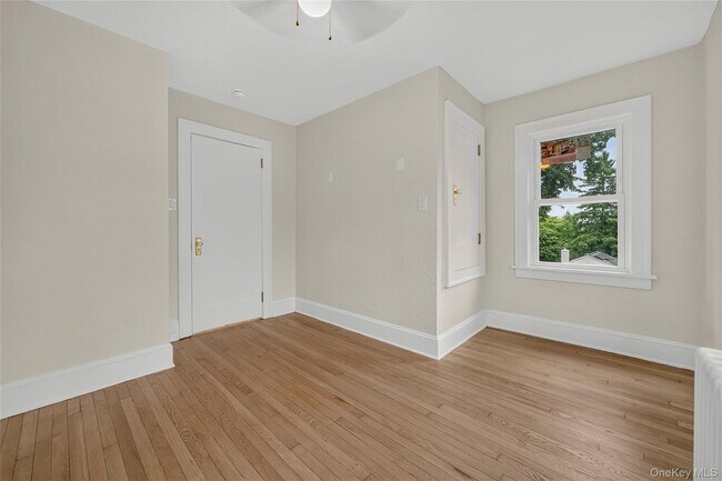 Building Photo - 16 Maple Ave
