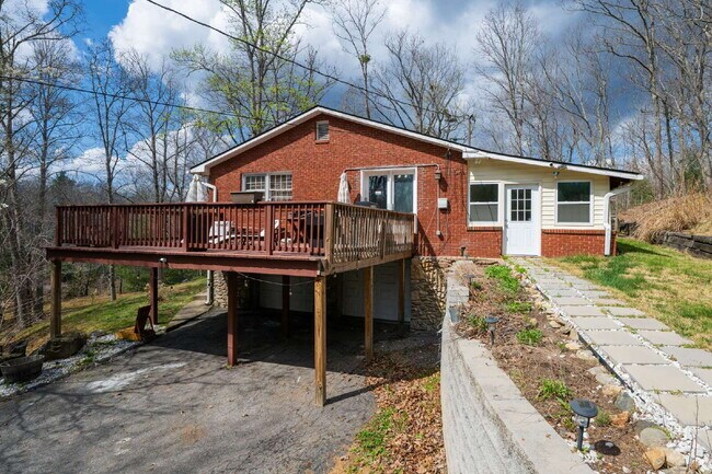 Building Photo - Fairview Retreat | 3BR/3BA with Finished Basement, 2-Car Garage & Private Yard — 17 Min to Asheville
