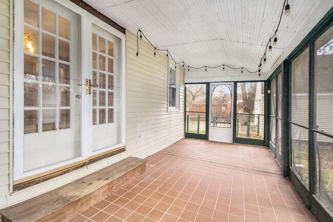 Building Photo - 5 Wenonah Dr