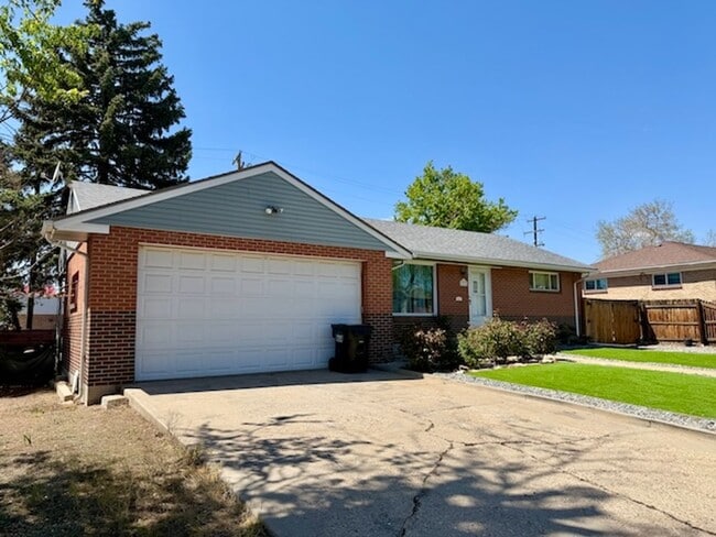 Building Photo - Updated Perlmack Ranch