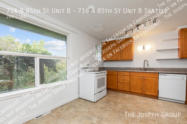 Building Photo - 716 N 85th St