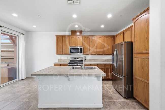 Building Photo - 1070 Sierra View Cir
