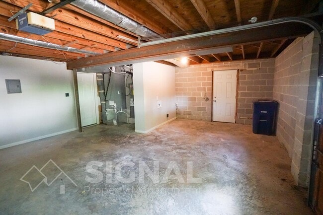 Building Photo - 105 Silverleaf Dr