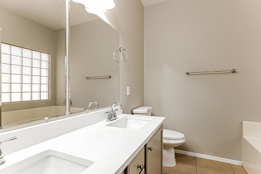 Building Photo - 12857 W Apodaca Dr