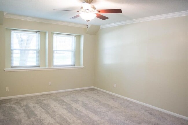Building Photo - 18119 Shadow Valley Dr