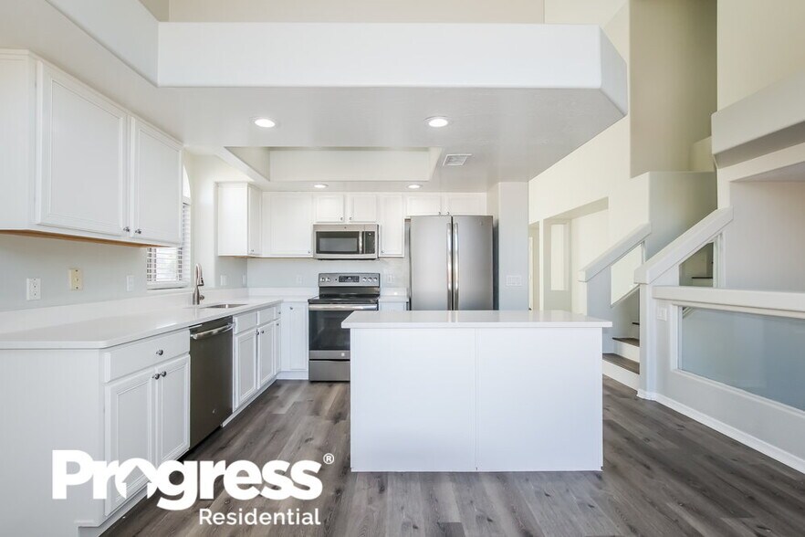 Building Photo - 7592 W Marlette Ave