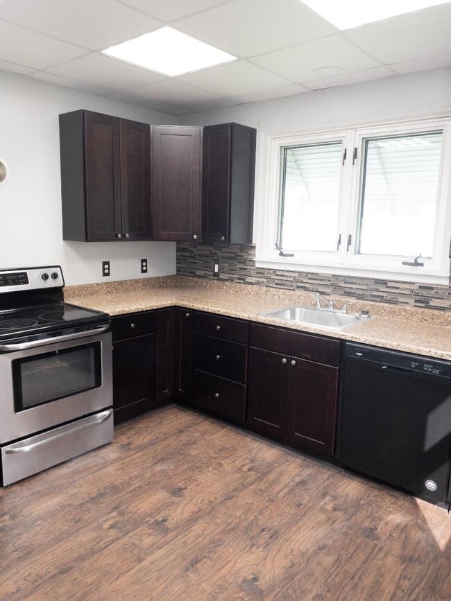 Building Photo - 737 Grove Ave