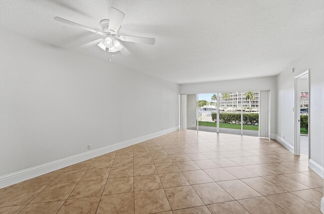 Building Photo - 1427 E Hillsboro Blvd