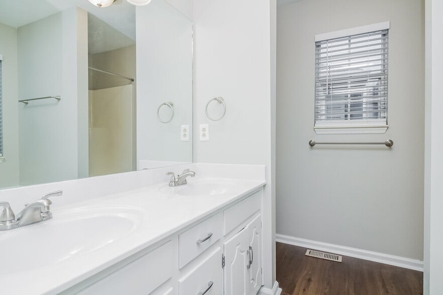 Building Photo - 3540 Calais Cir