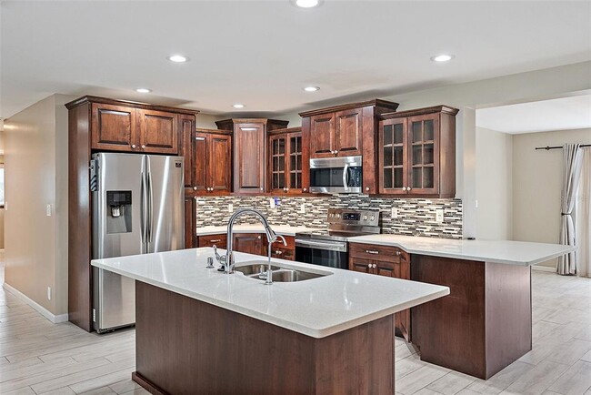 Building Photo - 5080 Oaklawn Ln