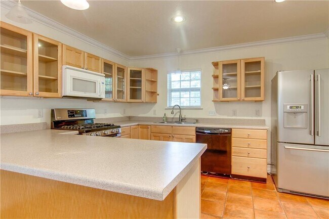 Building Photo - 1713 Cullen Ave