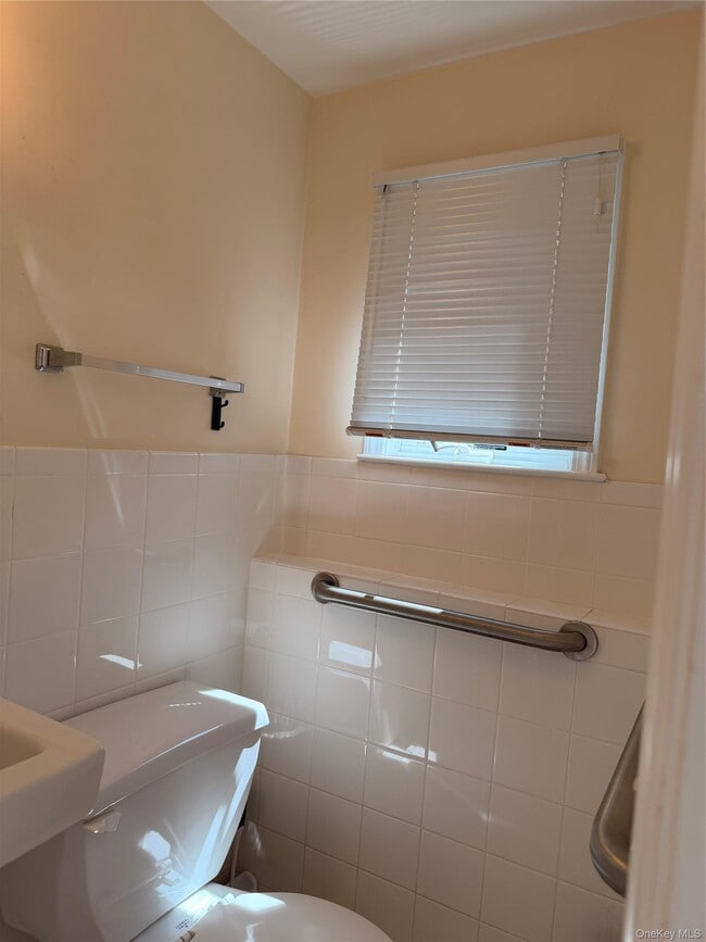 Building Photo - 10 Quelch Ave