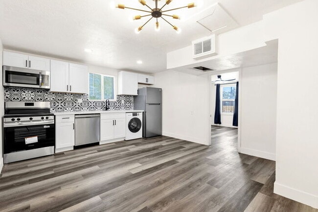 Building Photo - BRAND NEW EVERYTHING IN UPTOWN/BILTMORE AREA