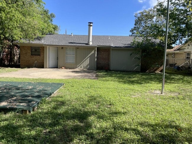 Building Photo - 2723 Kellogg Ave