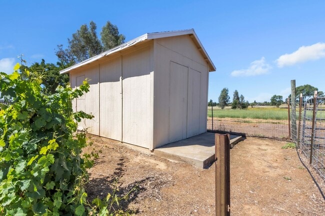 Building Photo - 3 BR/1BA | Mobile Home |2+ Acres