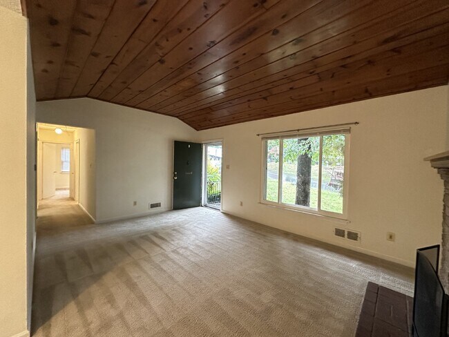 Building Photo - This classic brick rambler, located just around the corner from the West Falls Church Metro Stati...