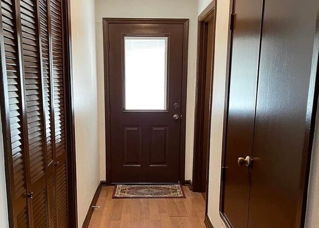 Building Photo - 699 Banyan Ct