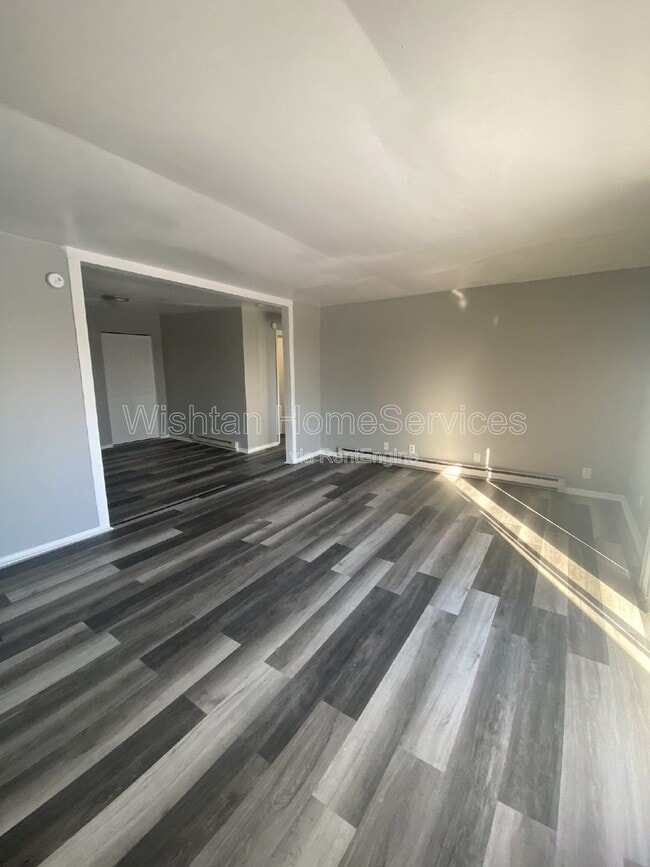 Building Photo - 204 Charleston Blvd