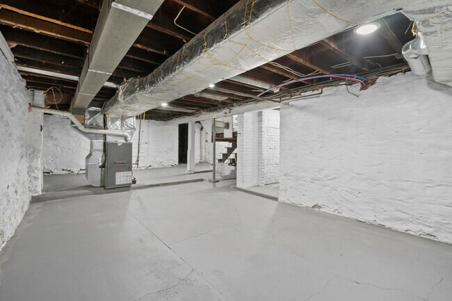Building Photo - 204 Jucunda St