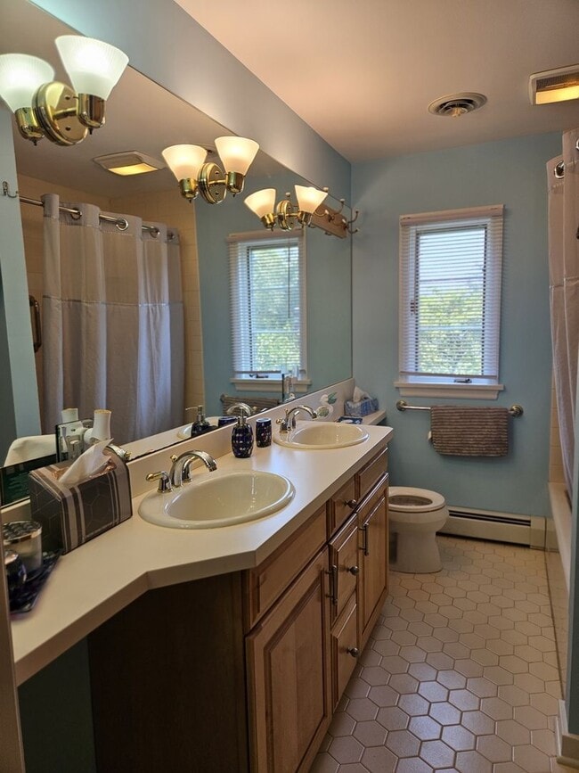 Building Photo - 3 Bedroom  Available June 8th  2026