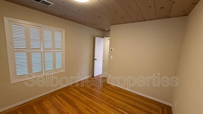 Building Photo - 4174 Howe St