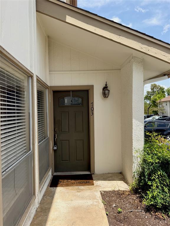 Building Photo - 6910 Hart Ln