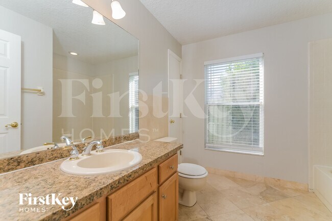 Building Photo - 3600 Molona Dr