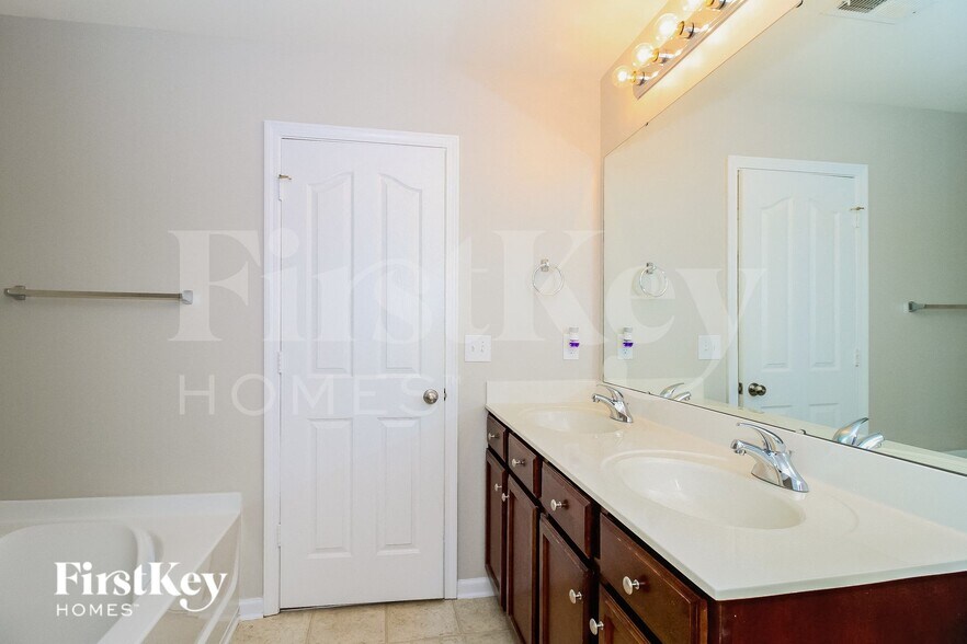 Building Photo - 270 Mount Olivet Dr