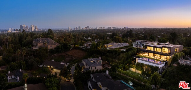 Building Photo - 1140 Summit Dr